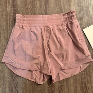 New Lululemon Hotty hot high rise lined short 4”, Rose Blush, Size 6. Light pink